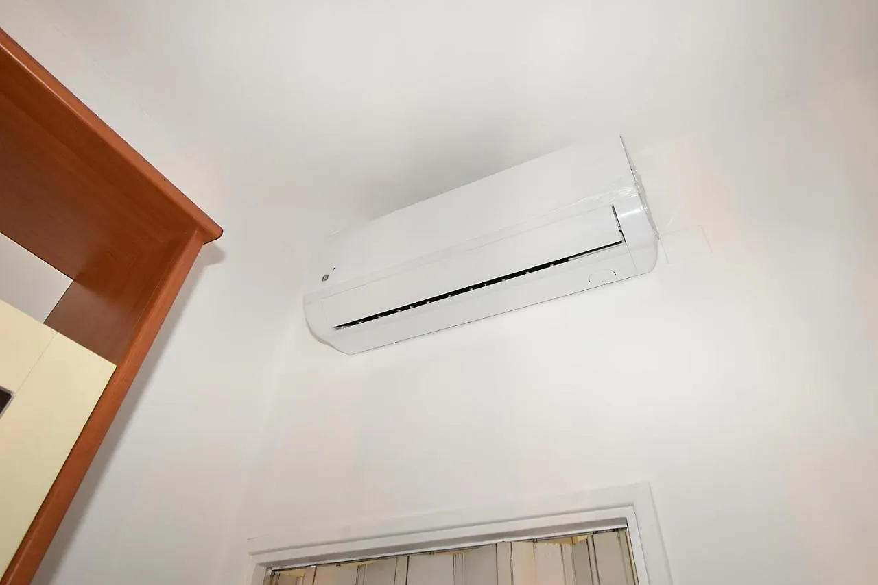 San Siro-Duomo Wi-Fi & Netflix Apartment Milan 0*,  Italy